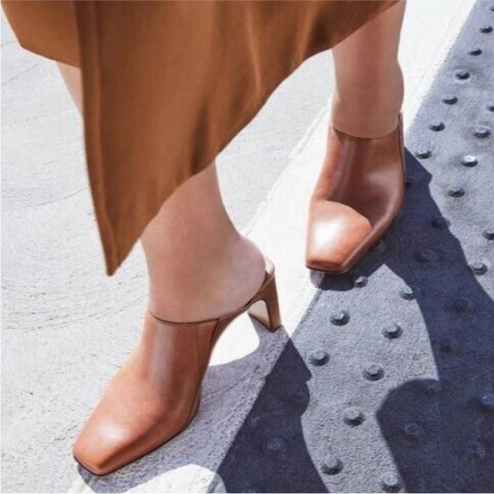 Naturalizer Elegant Brown Leather Mules